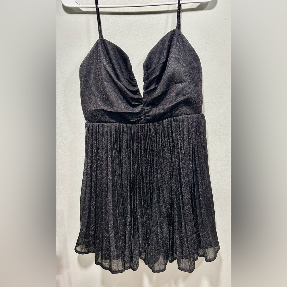 Lulus New with out tag black sparkly dress. Size large